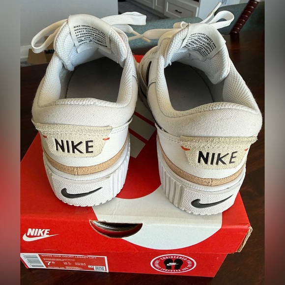 Nike Court Legacy Lift women’s size 7.5- pristine!! - Picture 2 of 14